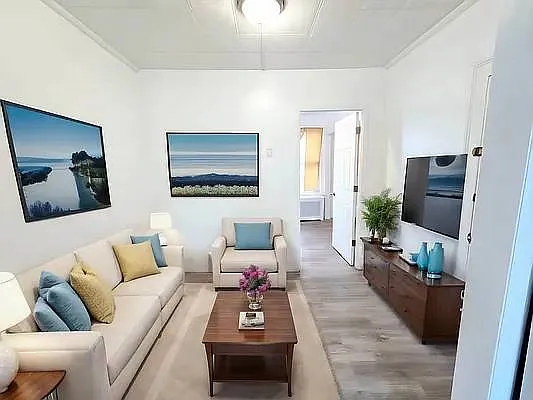 Rented by Voro Purple LLC | media 2