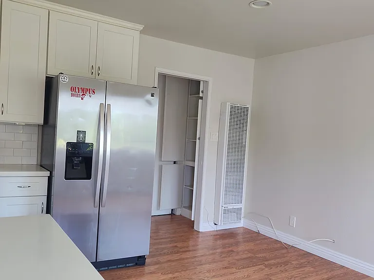 566 W 26th St #3 — Photo 5