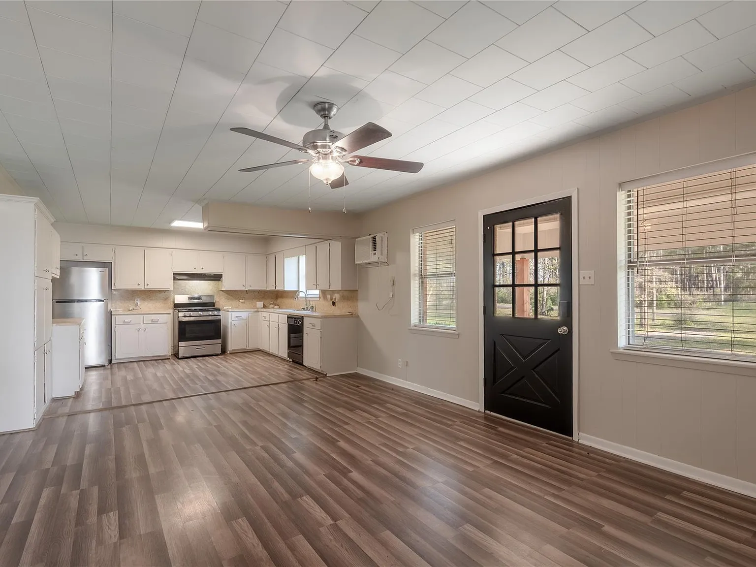 3 bed, 2.0 bath, 1232 sqft, $1,325 — Photo 4
