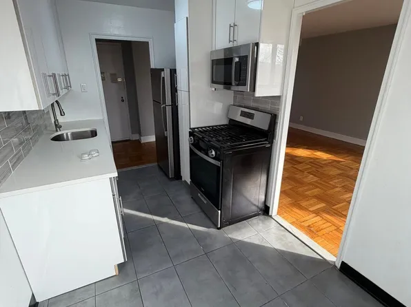 (undisclosed Address), Fresh Meadows, NY 11365