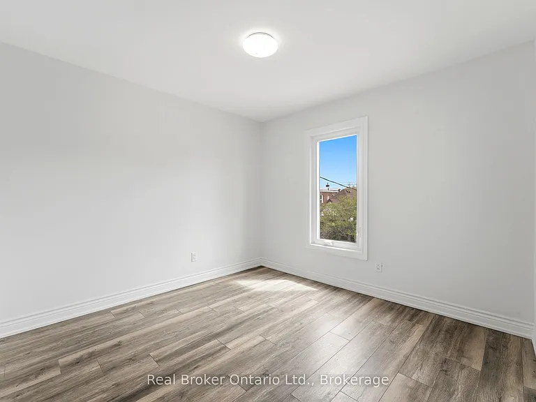 167 Rosslyn Ave N #UPPER — Photo 24