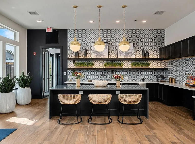 Azure Apartments — Photo 8