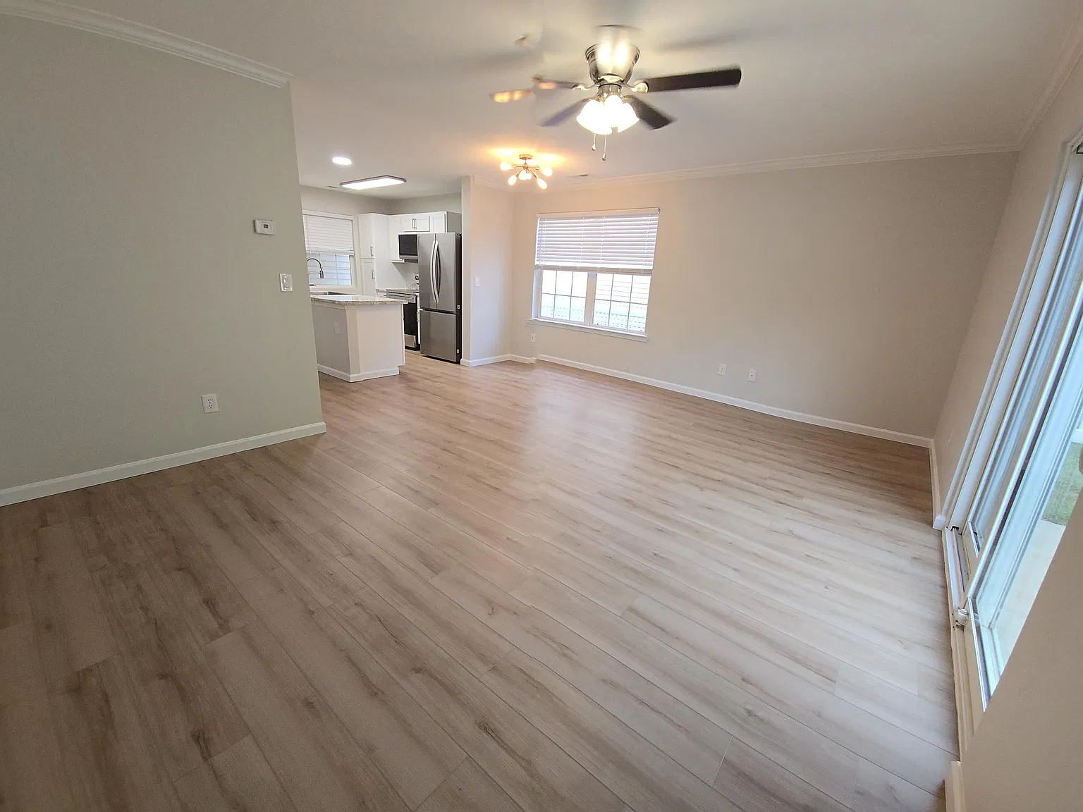 3 bed, 2.5 bath, 1100 sqft, $1,750 — Photo 3