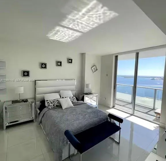 Building Photo - 1300 Brickell Bay Dr #2405