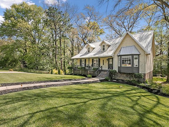 4th image of 619 Farrah Cir
