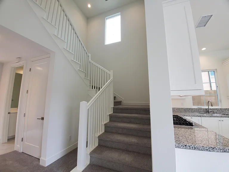 141 Winnett — Photo 15