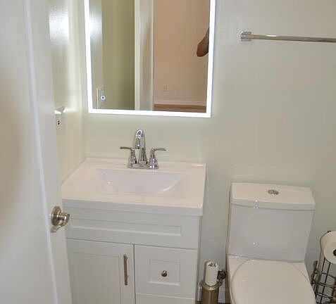 3rd image of 6932 Woodlake Ave