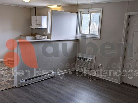 3rd image of 566 Julian Rd