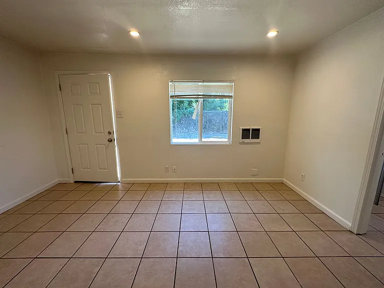918 1/2 Santa Fe Ave — Photo 6