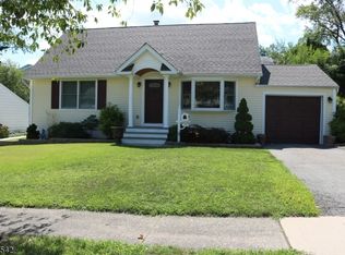27 Elmwood Dr, Clifton, NJ 07013