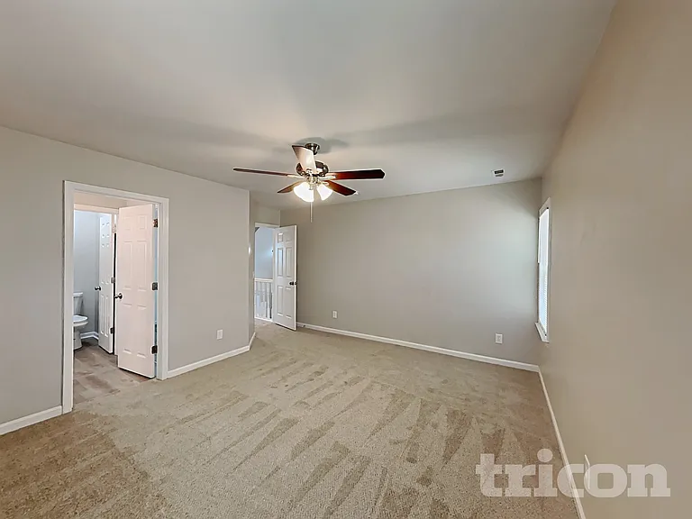 905 Amersham Ln — Photo 10