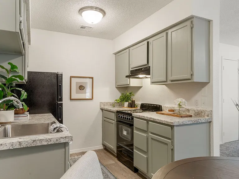 Twin Oaks - $500 Off First Months Rent! — Photo 7