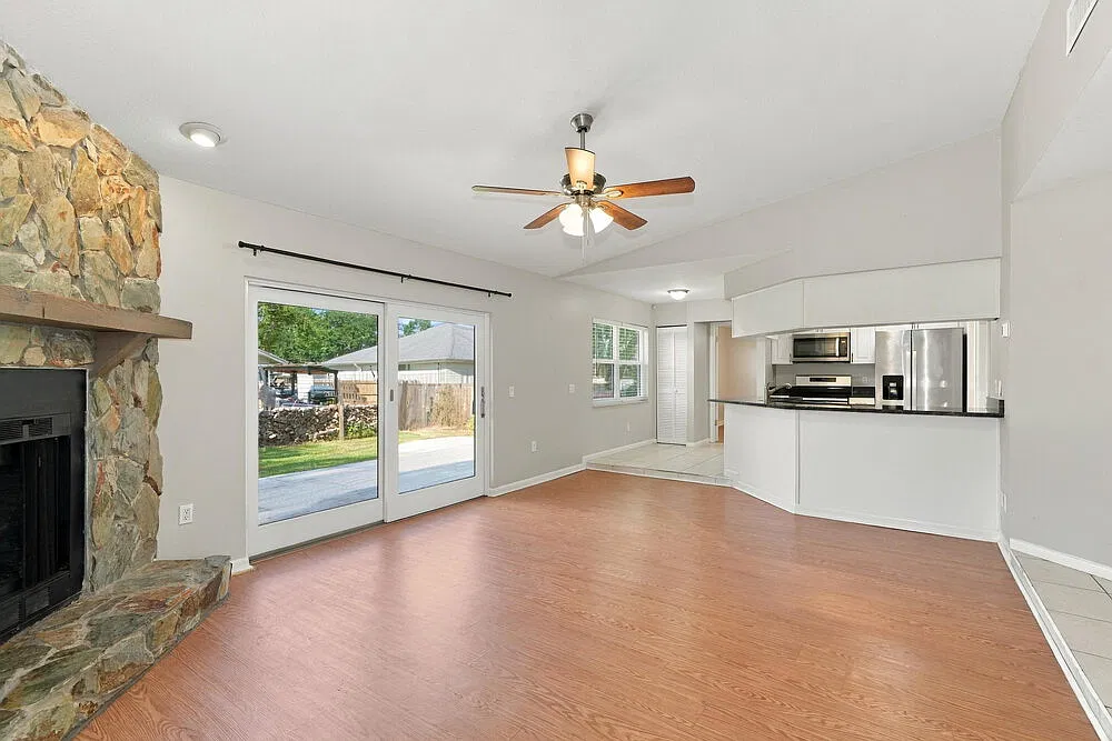 3 bed, 2.0 bath, 1470 sqft, $2,225 — Photo 3