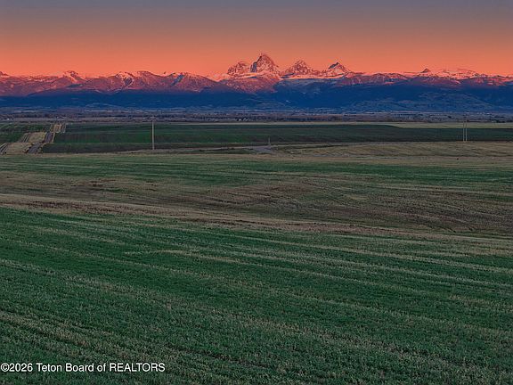 2nd image of 8900 Appaloosa Rdg