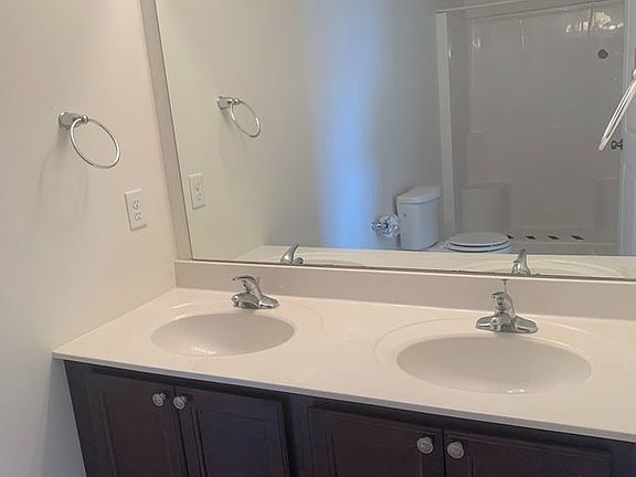 5th image of 152 Nicole St