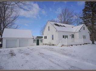 6182 Royalton Center Rd, Akron, NY 14001