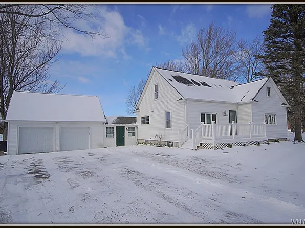 6182 Royalton Center Rd, Akron, NY 14001