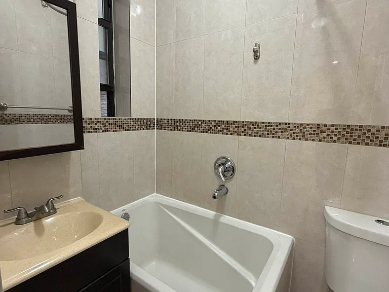 433 Rogers Ave #1 — Photo 8