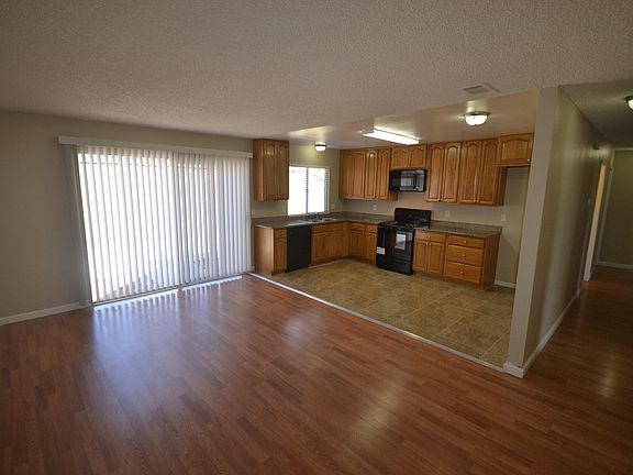 4th image of 148 Radcliffe Dr