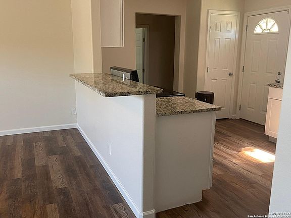 4th image of 511 Pinewood Ln
