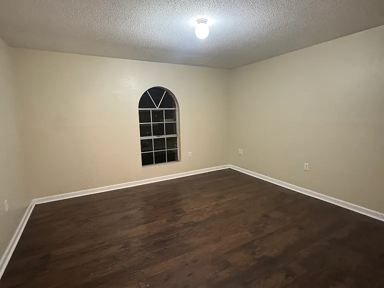 8410 W Livingston Ave — Photo 7