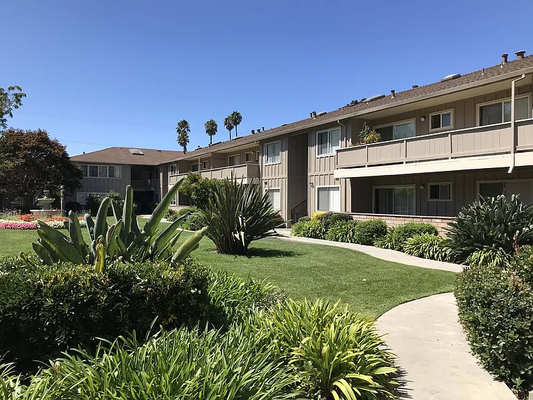 California Oaks Apartments — Photo 6