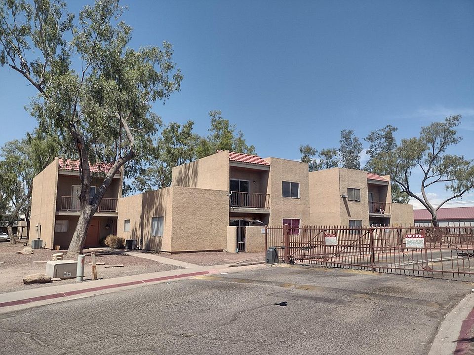 1st image of 2838 E Marconi Ave #201