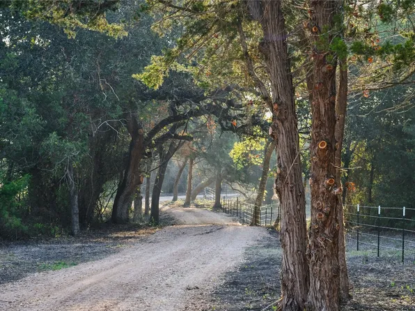 989 E Old Hallettsville Rd, Flatonia, TX 78941