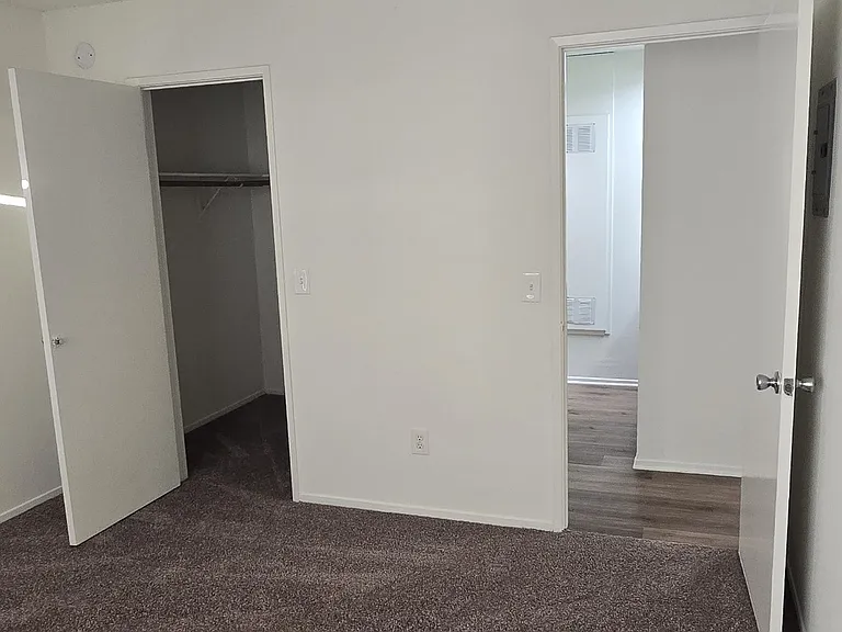 Franklin Luxury Apartments — Photo 27