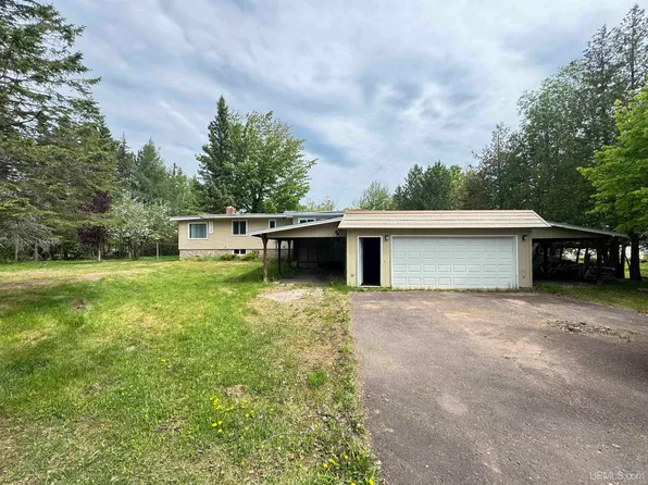 41261 Half Moon Beach Rd, Chassell, MI 49916