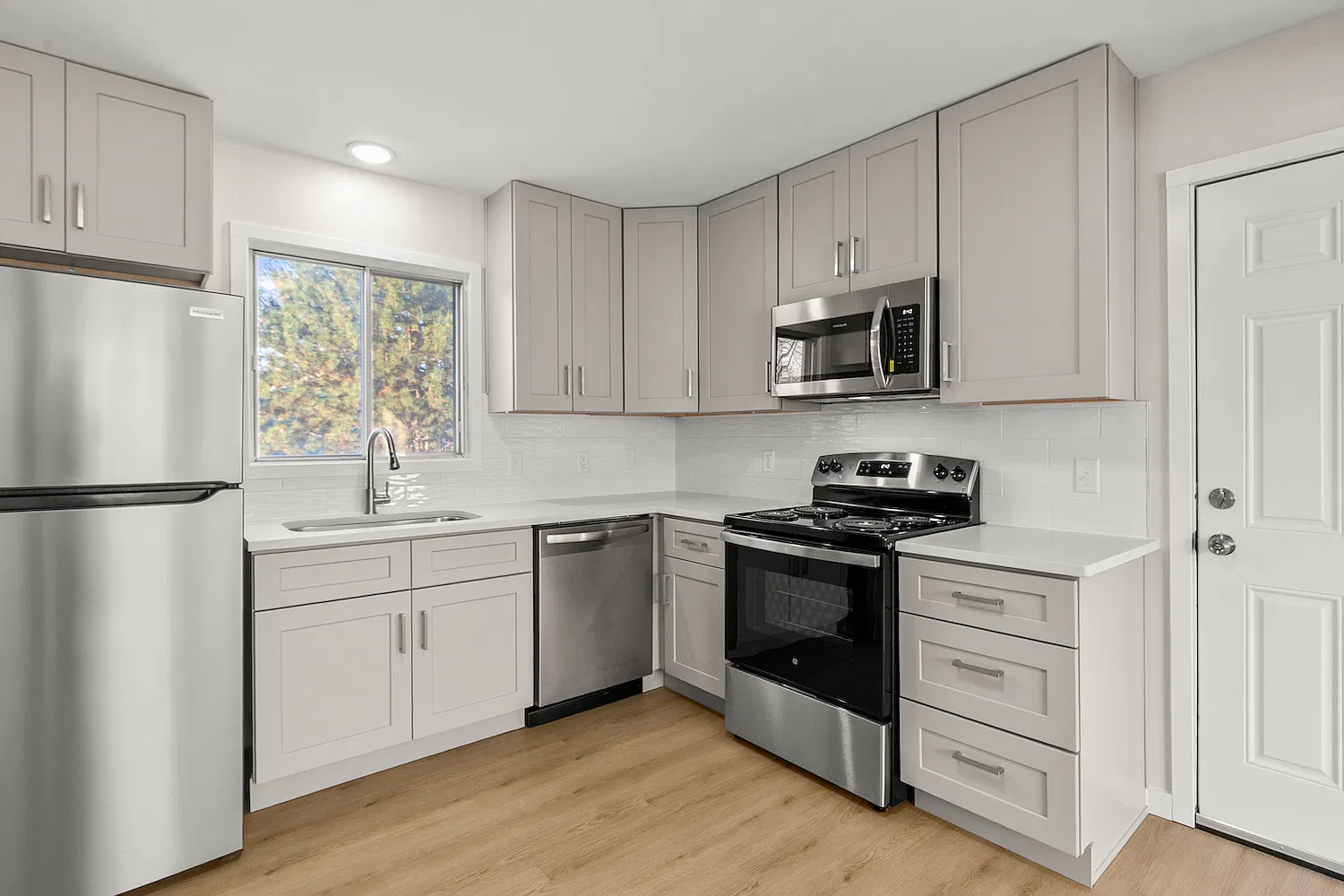 3 bed, 1.5 bath, 1300 sqft, $1,800 — Photo 1