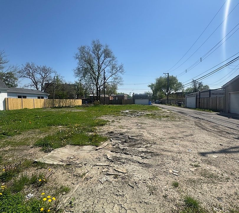 2nd image of 3347 W Iowa St