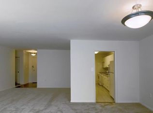 2000 S Eads St APT 111, Arlington, VA 22202