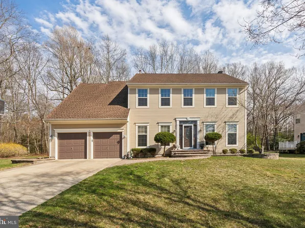 18 Farmhouse Ln, Voorhees, NJ 08043