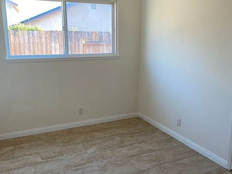 805 Crosby Ave — Photo 12