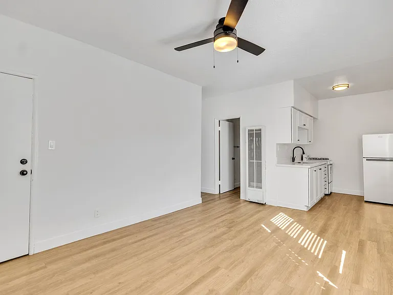 237 E 9th St — Photo 10