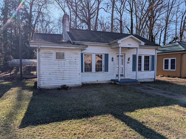 727 Elm St — Photo 1