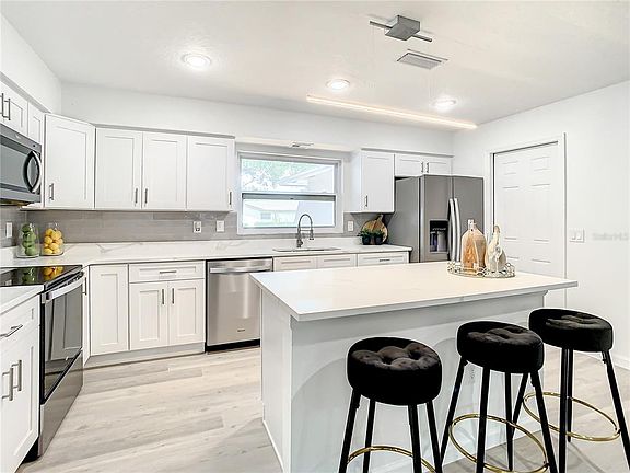 5th image of 2642 BROOKSIDE COURT