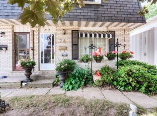 74 Lillian Dr #B, Waterloo, ON N2J 4J9