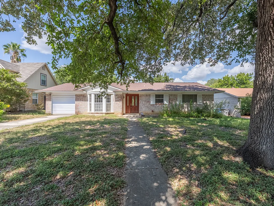 7722 Pinebrook Dr