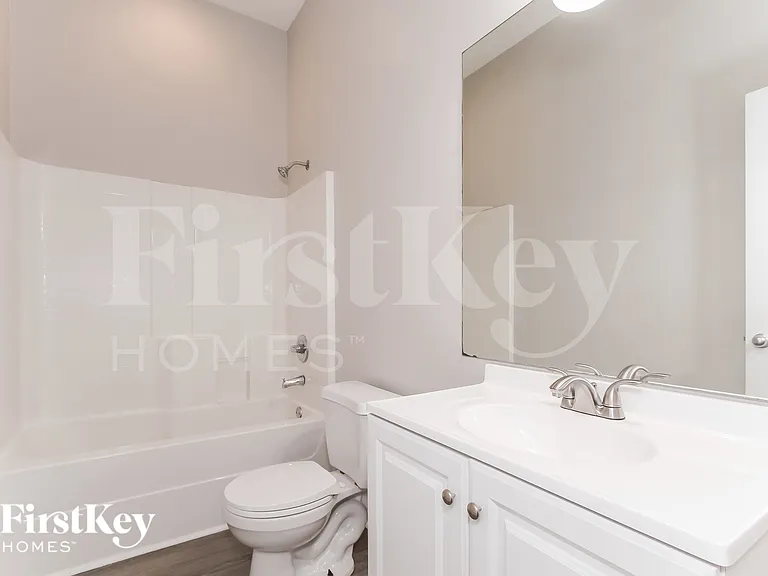 2218 Village Ln — Photo 17