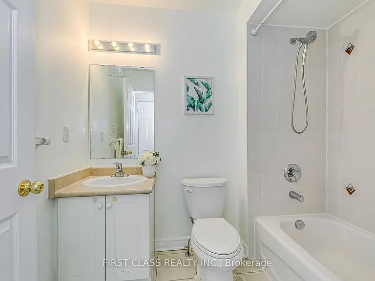 1128 Dundas St W #25 — Photo 28