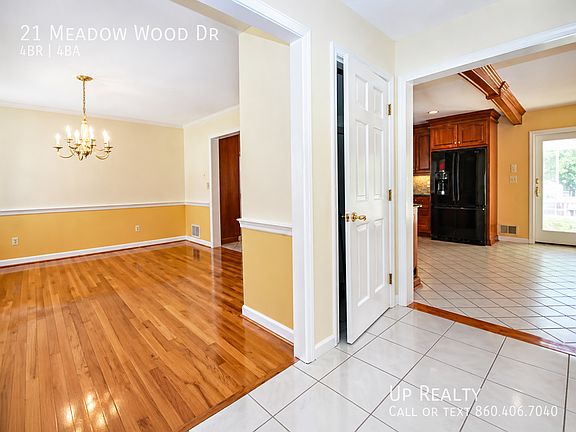 4th image of 21 Meadow Wood Dr
