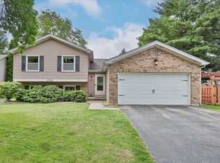 2288 Briarhill Dr, Naperville, IL 60565