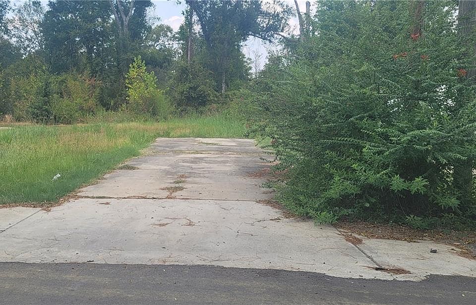 2nd image of 805 E Merry Ave