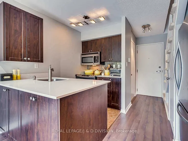 139 Merton St #438 — Photo 5