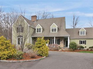 41 Erickson Dr, Stamford, CT 06903
