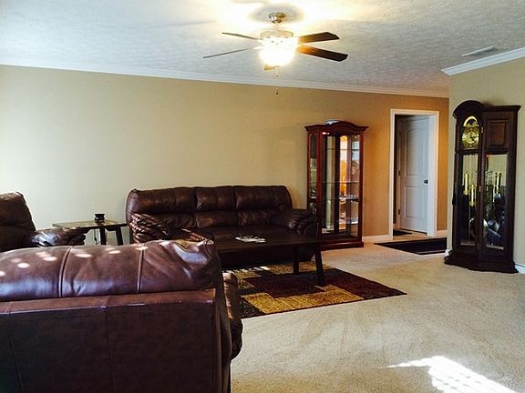 5th image of 909 Sugarberry Ave