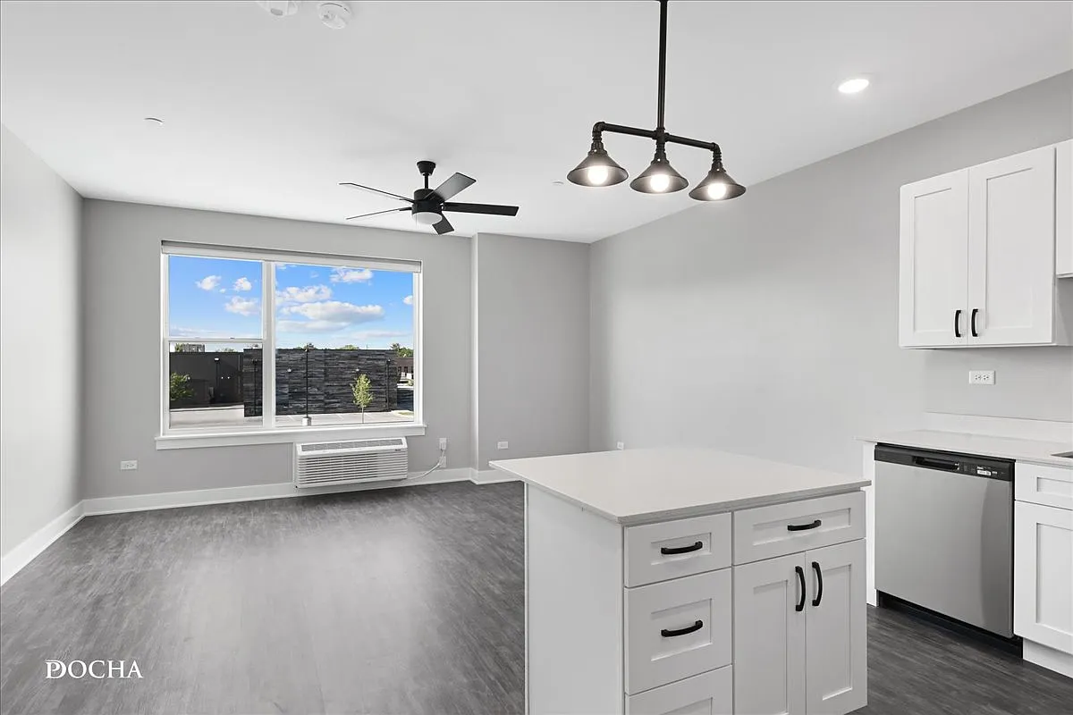 1 bed, 775 sqft, $2,000 — Photo 3