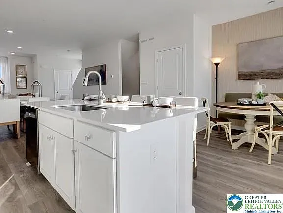 8328 Alexander Upper — Photo 3